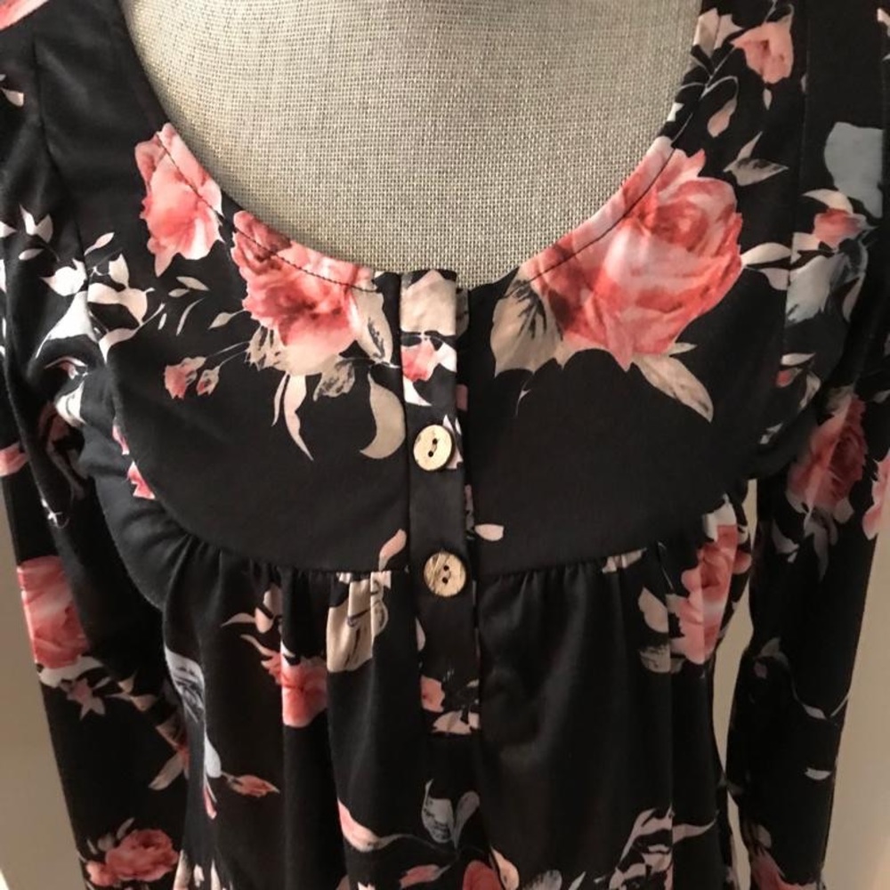Floral Top - Picture 2 of 5